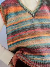 Load image into Gallery viewer, Sirdar kit inc Knitting pattern 10700 ladies tank top/ pullover and jewelspun chunky yarn with wool, shade 204 size S M L. Easy knit